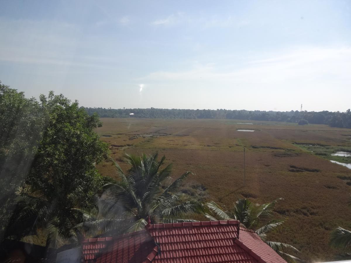 Royal Riviera Hotel Kumarakom Exterior photo
