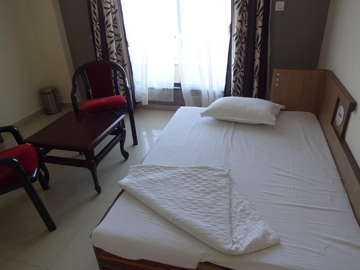 Royal Riviera Hotel Kumarakom Exterior photo