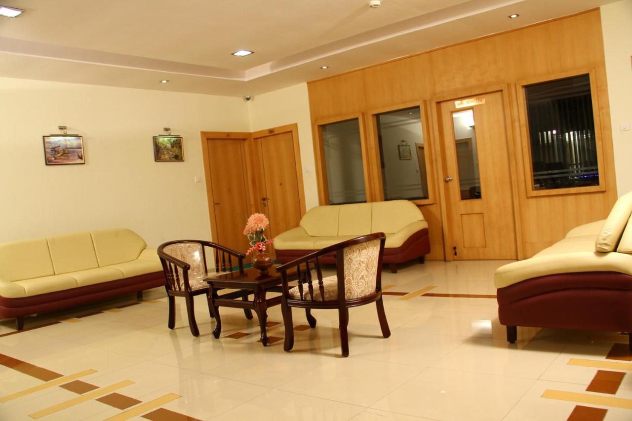 Royal Riviera Hotel Kumarakom Exterior photo