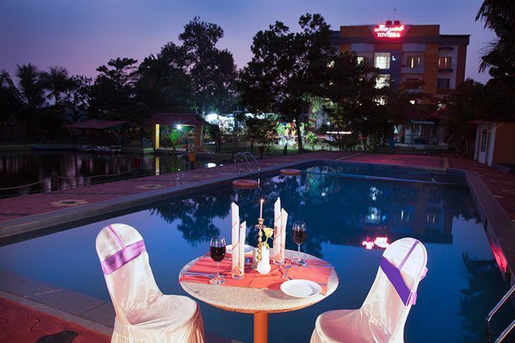 Royal Riviera Hotel Kumarakom Exterior photo